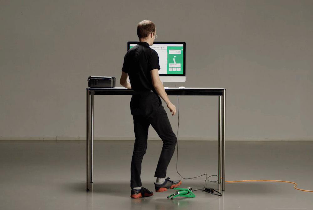 Pump and Surf uses an air pump to ‘manually’ surf the web