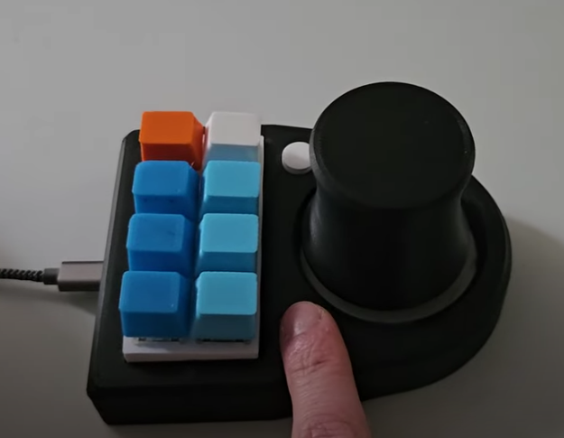 Make a DIY 3D Navigator for Blender