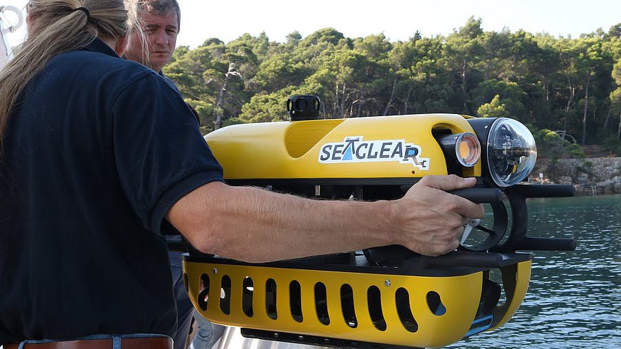 Autonomous Robots Cleaning the Ocean