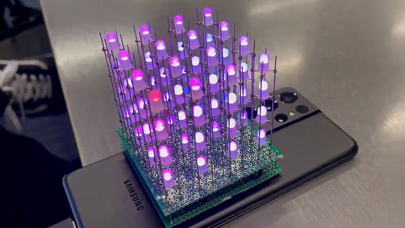 This 4x4x4 LED Cube Needs No Wires, Drawing Power From a Smartphone Over Qi Wireless Charging
