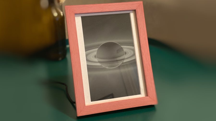 Olivier Simard-Hanley's ePaper Picture Frame Pulls Images From Gmail via a Raspberry Pi