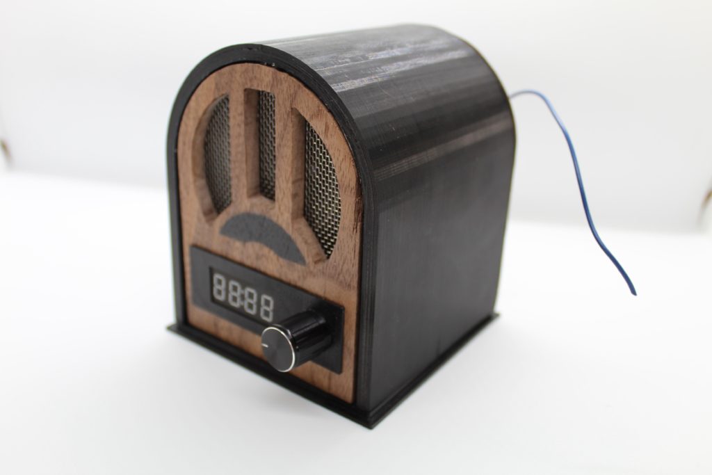 This Arduino radio looks like something from 100 years ago