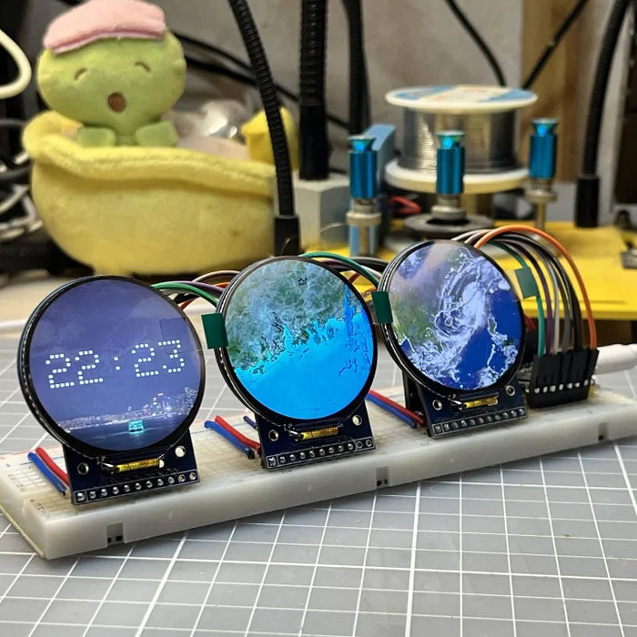 DIY Weather Enthusiasts Rejoice: The Live Regional Weather Clock Project