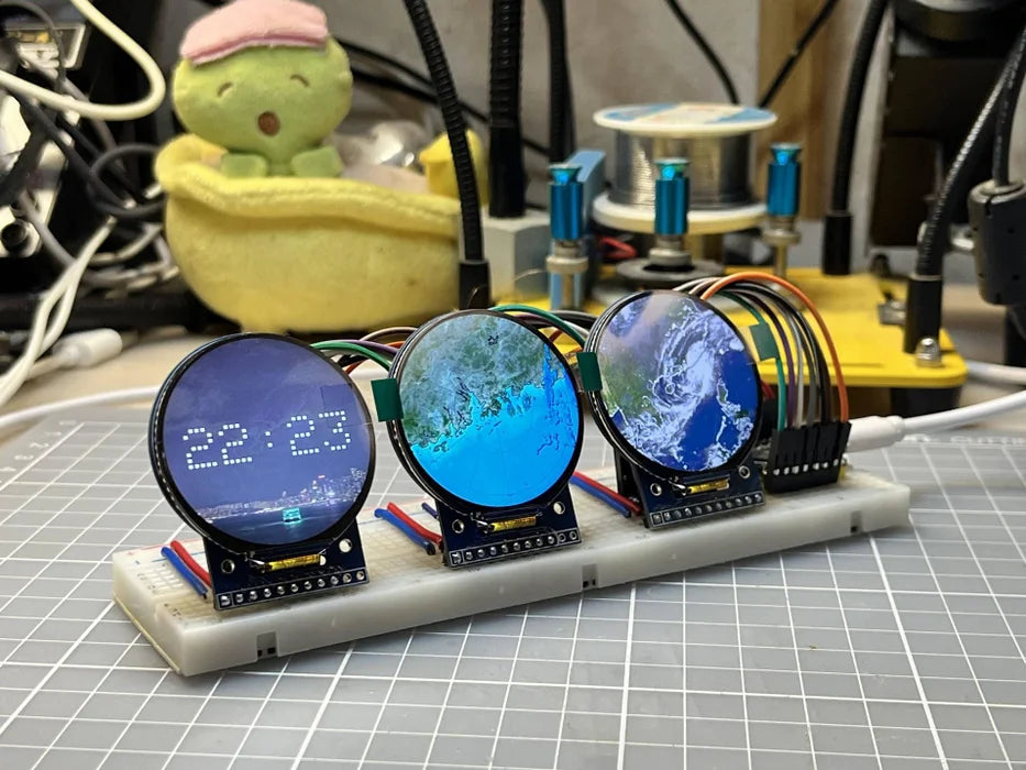 DIY Weather Enthusiasts Rejoice: The Live Regional Weather Clock Project