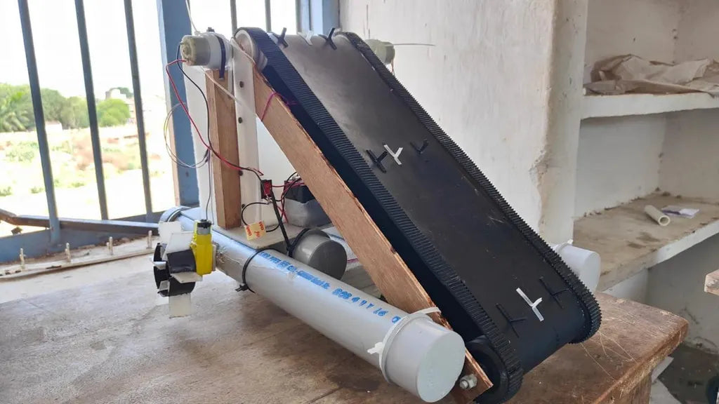 ESP32-Based Floating Garbage Collector