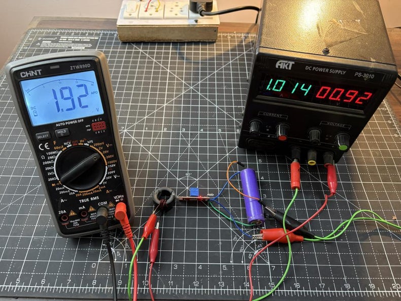 DIY Current Meter Using a Ferrite Core and Hall Sensor