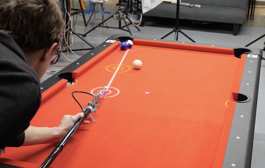 This robotic cue can turn anyone into a pool shark