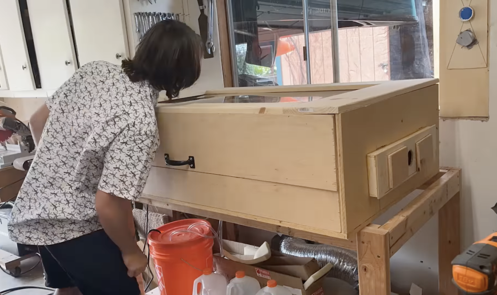 This large-format laser cutter was built from scratch for just $700