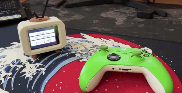 Serpentime, a hybrid between a digital clock and a retro Snake game console