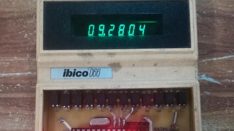 Vintage VFD Calculator Turned Into Desk Clock