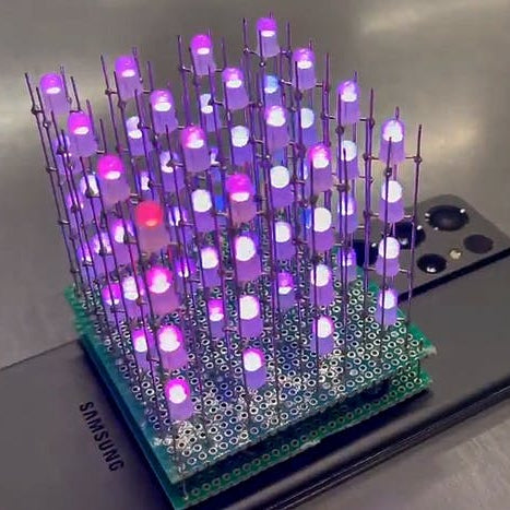 This 4x4x4 LED Cube Needs No Wires, Drawing Power From a Smartphone Over Qi Wireless Charging