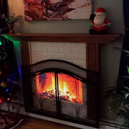 Kevin Hinds' Raspberry Pi-Powered Virtual Fireplace Is a Convincing Bit of Carpentry