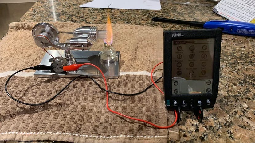 This Vintage Palmtop Computer Has Ditched the AAA Batteries in Favor of a Stirling Engine