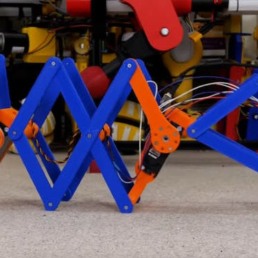 This Robot Mimics an Earthworm to Move Along the Ground