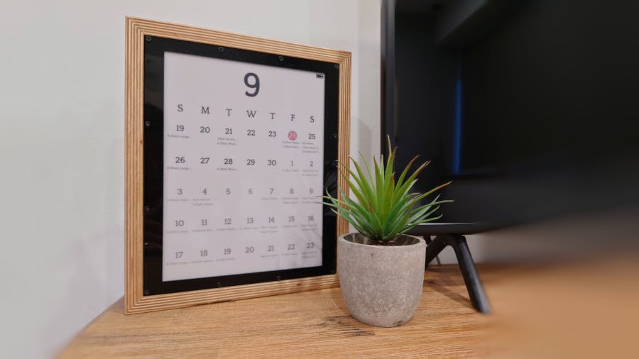 Calendar Using Raspberry Pi This Large Raspberry Pi-Powered E Ink Calendar Ensures You'll Never Fo ...