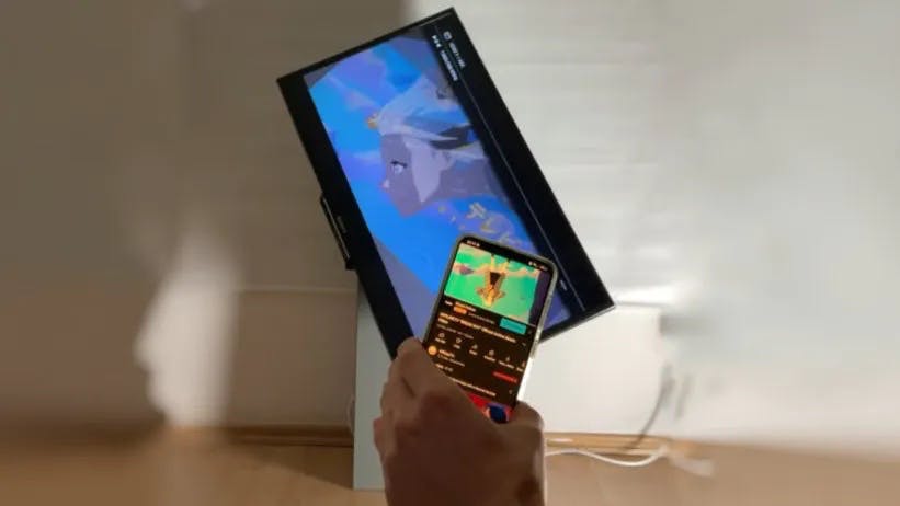 This TV Follows Your Phone to Rotate Between Portrait and Landscape Modes — Using a Sim Wheel Motor