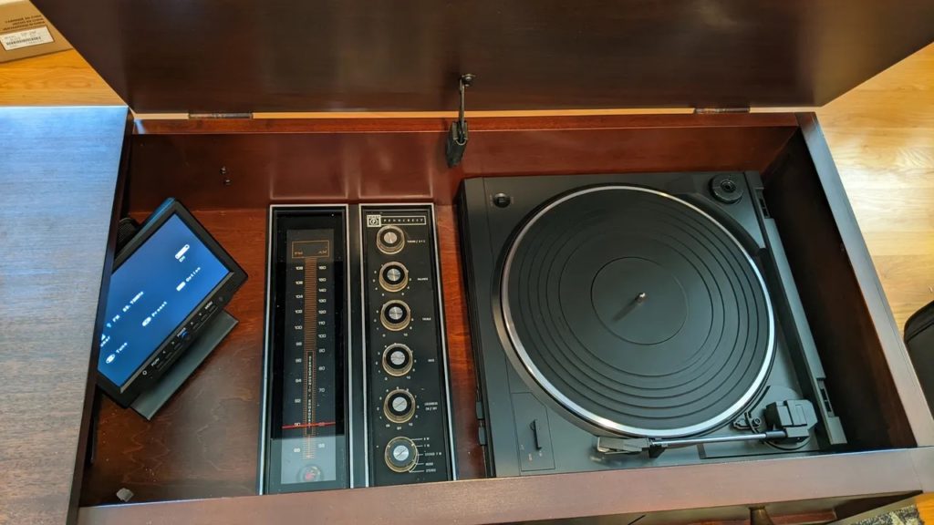 1960s stereo console modernized with an Arduino