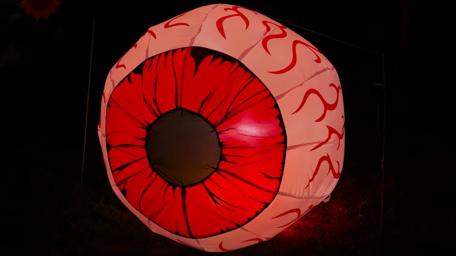 Build a giant Spooky Eyeball